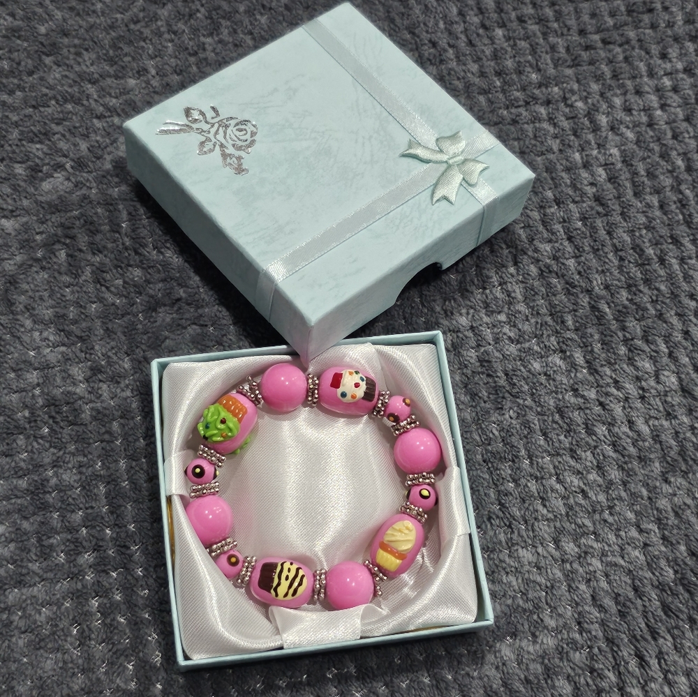 Kitschy Jewelry Cupcake Bracelet  Handmade Beaded Bracelet For Women